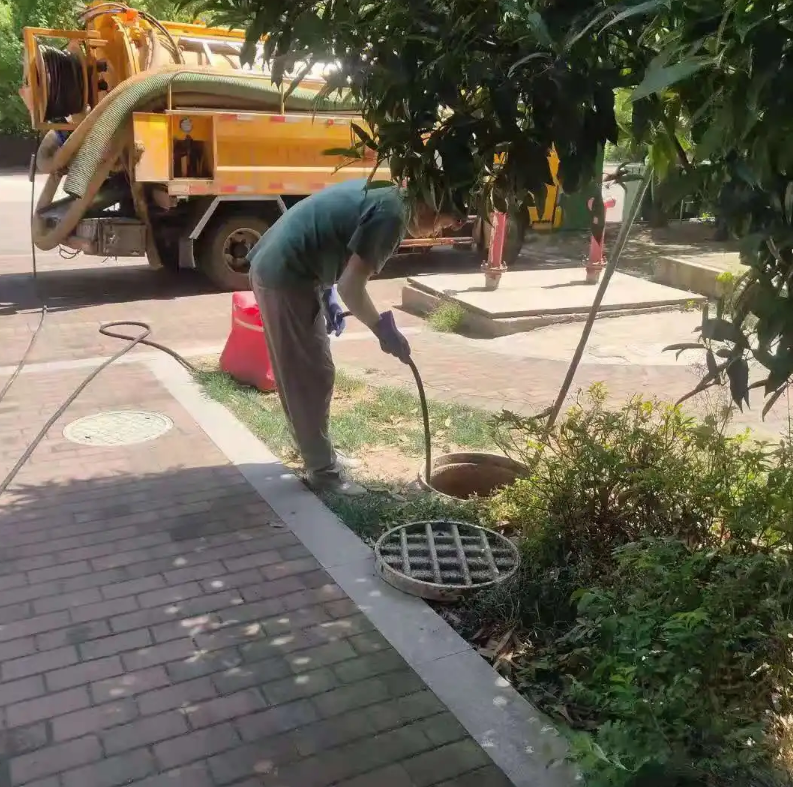 迪庆市政排污管道清淤疏通——专业团队，让您全程省心！